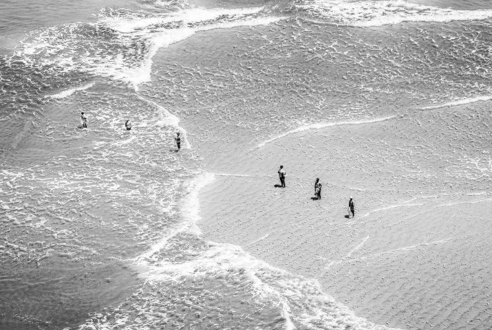 Em nova individual no Dragão do Mar, o fotógrafo e documentarista Celso Oliveira revela conexão estética e afetiva com o mar