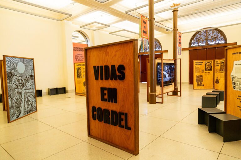 Exposição “Vidas em Cordel” leva histórias de vida em versos ao Centro Dragão do Mar, em Fortaleza